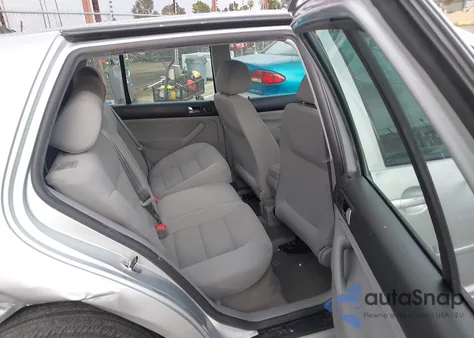 2004 Volkswagen Golf Gls 2.0L from USA, damaged, VIN 9BWGL61J944031901